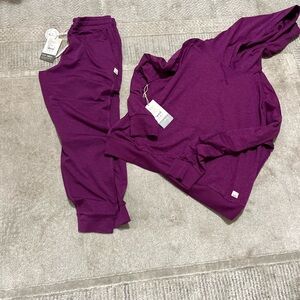 Vuori ladies Magenta Jogger Pants xs and med top